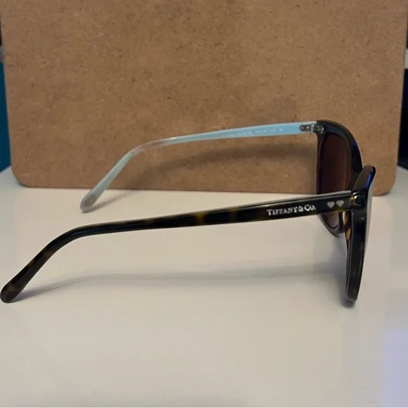 Tiffany and Co. sunglasses 🕶️ 💎 - Picture 5 of 8